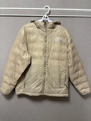 더 노스페이스 후드 부착 다운 자켓 베이지