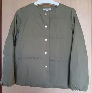 pink adobe 올리브색 노카라 다운 자켓