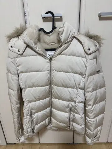 ZARA 후드 부착 다운 자켓 아이보리