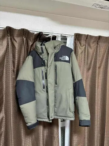 THE NORTH FACE 다운 자켓 올리브 그린/블랙