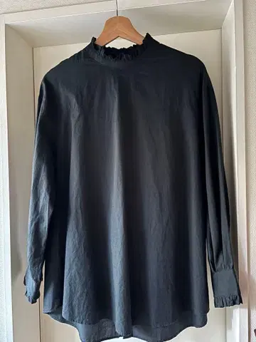 greenlabeelrelaxing 블랙 프릴 긴팔 셔츠