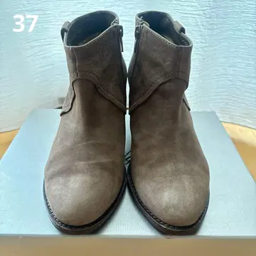 오데뜨 앤 오딜 숏 부티 37