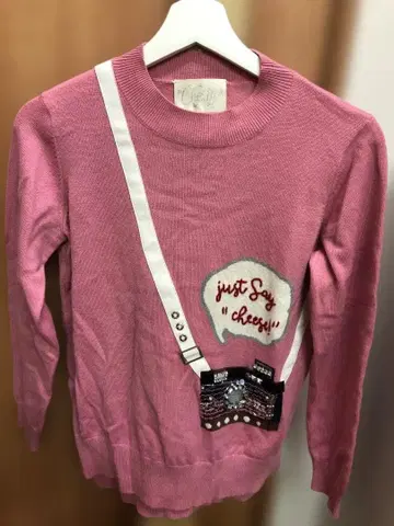 새상품급 Chesty 체스티 카메라 모티브 니트 스웨터 핑크 F 사이즈