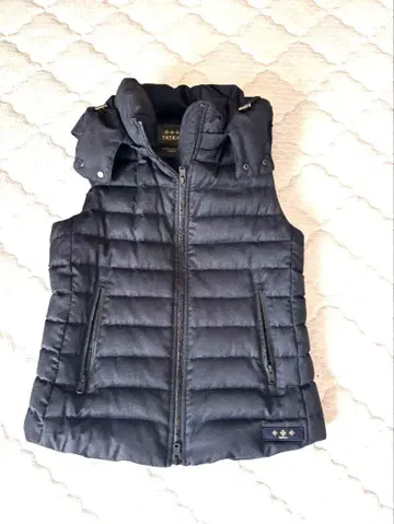 TATRAS 네이비 후드 부착 다운 베스트