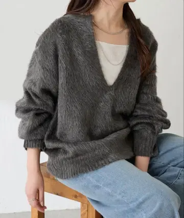 콜라주 개럴개런트 에어리 깊은 V 니트