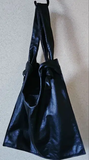 ZARA 블랙 토트백 노트 핸들