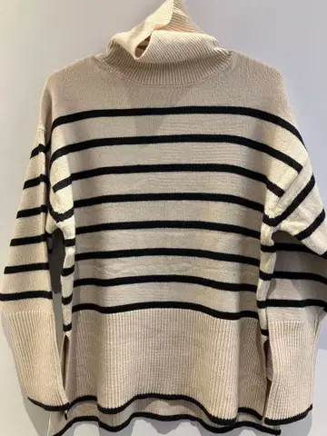 [택 포함] 아이보리 블랙 스트라이프 터틀넥 니트