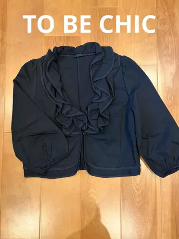 TO BE CHIC 프릴 달린 네이비 자켓