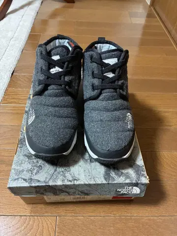 THE NORTH FACE 그레이 처카 부츠
