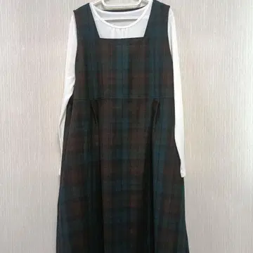 체크 무늬 슬리브리스 원피스 무릎 기장