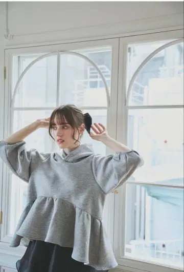 여성용 Myu 본딩 후드 그레이 페플럼 맨투맨