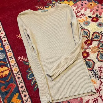 띠어리 럭스 베이지 긴팔 상의 32 사이즈