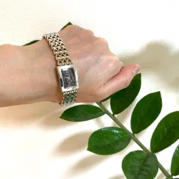 새상품급 SEIKO 세이코 1F21-5D90 쿼츠 손목시계 블랙