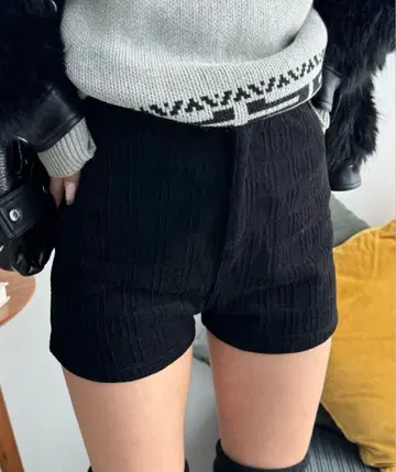 [ SHAGGIE ] 모노그램 타이트 하이웨스트 숏팬츠