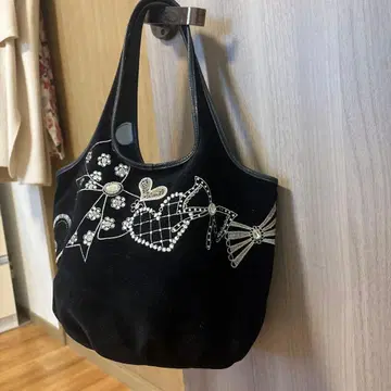 새상품급 / 싱크비 / 리본과 하트 자수가 있는 블랙 토트백