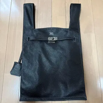 large market bag in shrink leather 블랙