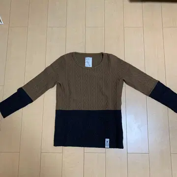 SHAREEF 브라운 네이비 니트 스웨터