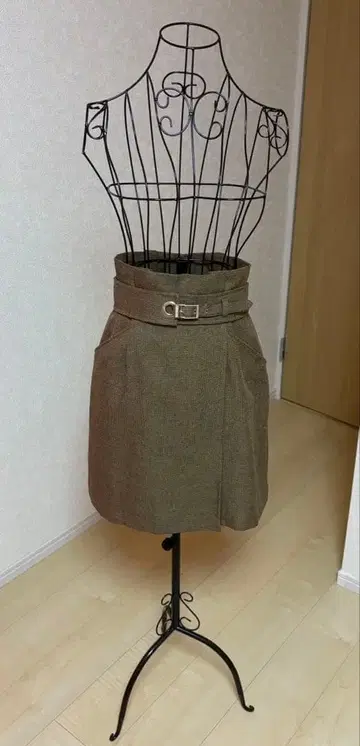 브라운 숏팬츠 치마바지 벨트 포함 리랜드트루 가을 겨울