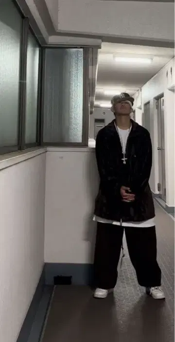 숀 존 벨로아 셋업 브라운