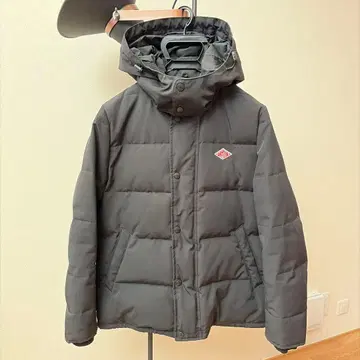 후드 부착 블랙 다운 자켓