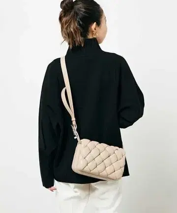 JW PEI 베이지 꼬임 숄더백