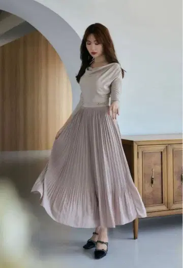 [ 새상품급 ] Perugia 드레이프 넥 플리츠 드레스