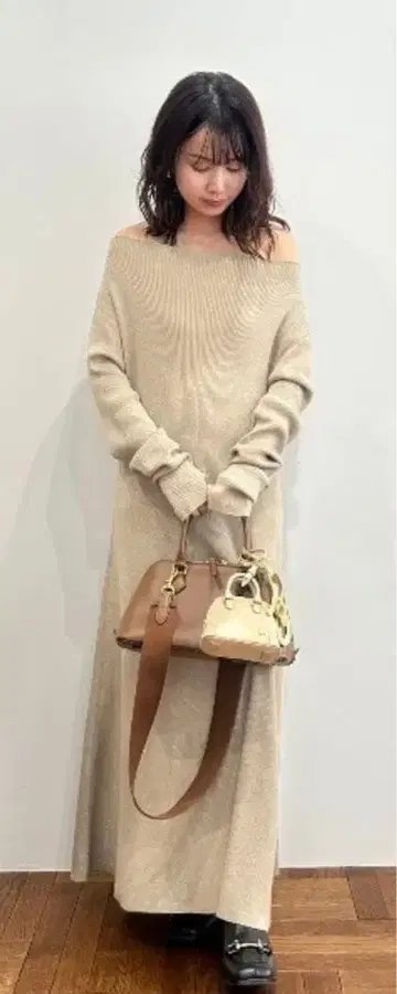 Mila Owen 오프숄더 롱 리브 니트 원피스