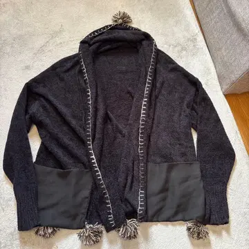 M2 센소유니코 폼폼 포함 후드 가디건 블랙