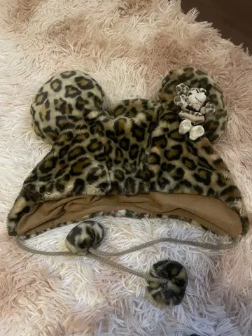 레오파드 무늬 귀도리 모자 미키풍 봉제 인형 포함