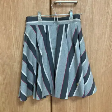 [블루 레이블] 플레어 스커트 그레이 스트라이프