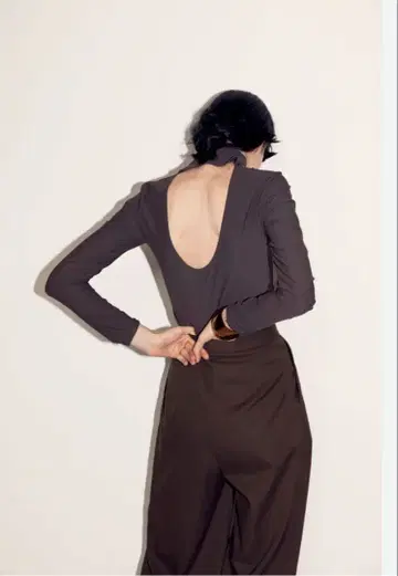 IIROT 백 오픈 상의