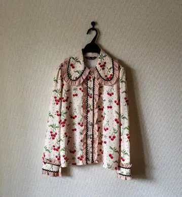 [ sister jane ] 체리 모티브 둥근 카라 블라우스