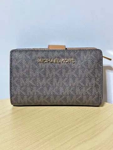 마이클코어스 반지갑