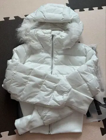 화이트 다운 자켓 후드 부착 펑크 v계 y2k 갸루 헤이세이 00s