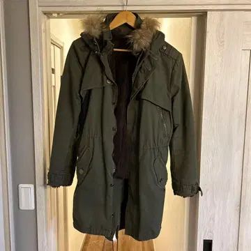 ABAHOUSE bexist 퍼 달린 올리브 모즈 코트 아바하우스