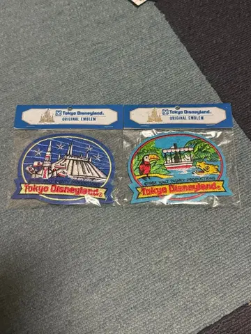 도쿄 디즈니랜드 오리지널 엠블럼 2개