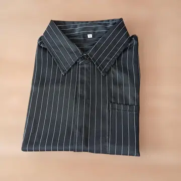 블랙과 화이트 스트라이프 긴팔 셔츠