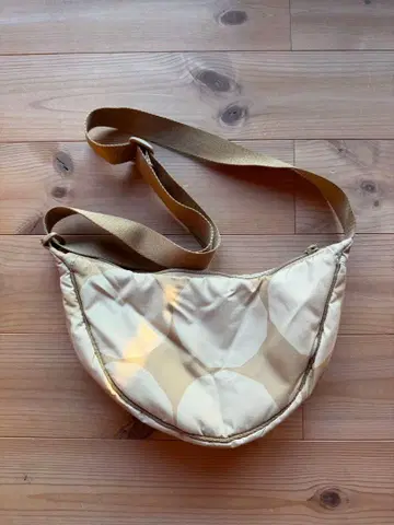 마리메꼬 베이지 원형 무늬 숄더백