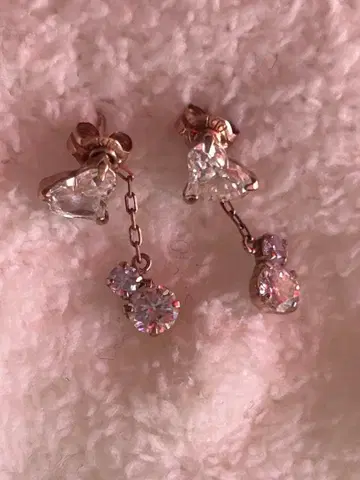 [ 테이크업 ] 하트형 크리스탈 귀걸이 10금