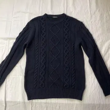 BARNEYS NEW YORK 네이비 케이블 니트 스웨터