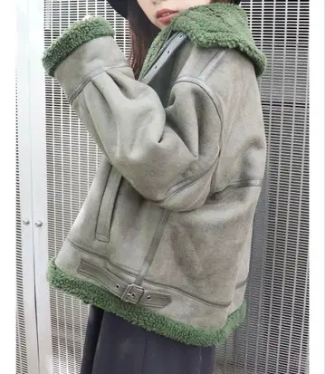 MURUA 미들 페이크 무스탕 카키