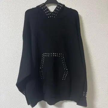 ZARA 스터드 장식 블랙 니트 후드티