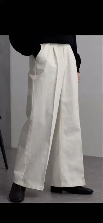 새상품 MONO-MART 빈티지 메이크 턱 플레어 데님 팬츠 화이트