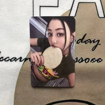 TWICE THIS IS FOR 한국 사전 녹화 트레이딩 카드 지효