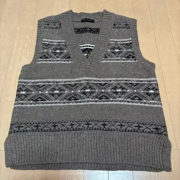 URBAN RESEARCH 기하학 패턴 니트 베스트