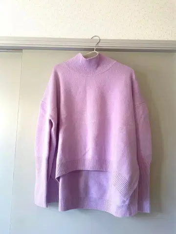 라벤더색 하이넥 스웨터 사이즈 F