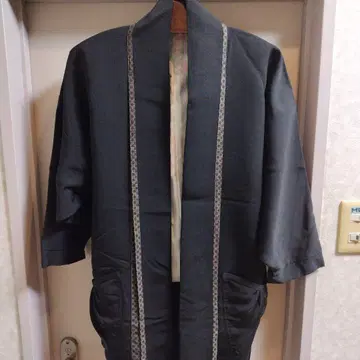 블랙 자수 겉옷