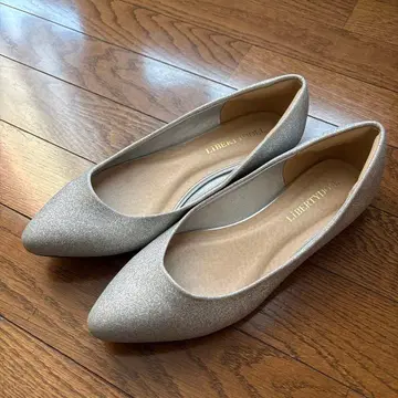 실버 플랫 펌프스