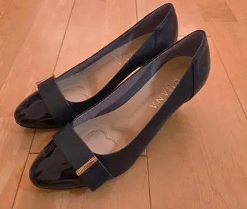 DIANA 네이비 펌프스(WELL FIT)