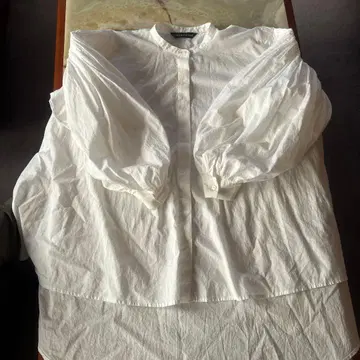 화이트 코튼 벌룬 슬리브 셔츠